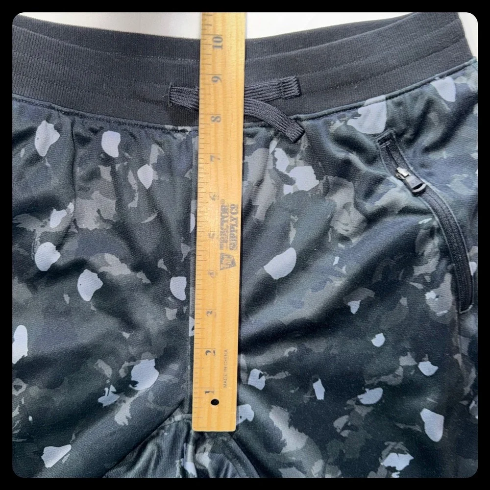 Under Armour Jogger Pants Kids Youth Large YL Black Camo Tapered Leg Athletic